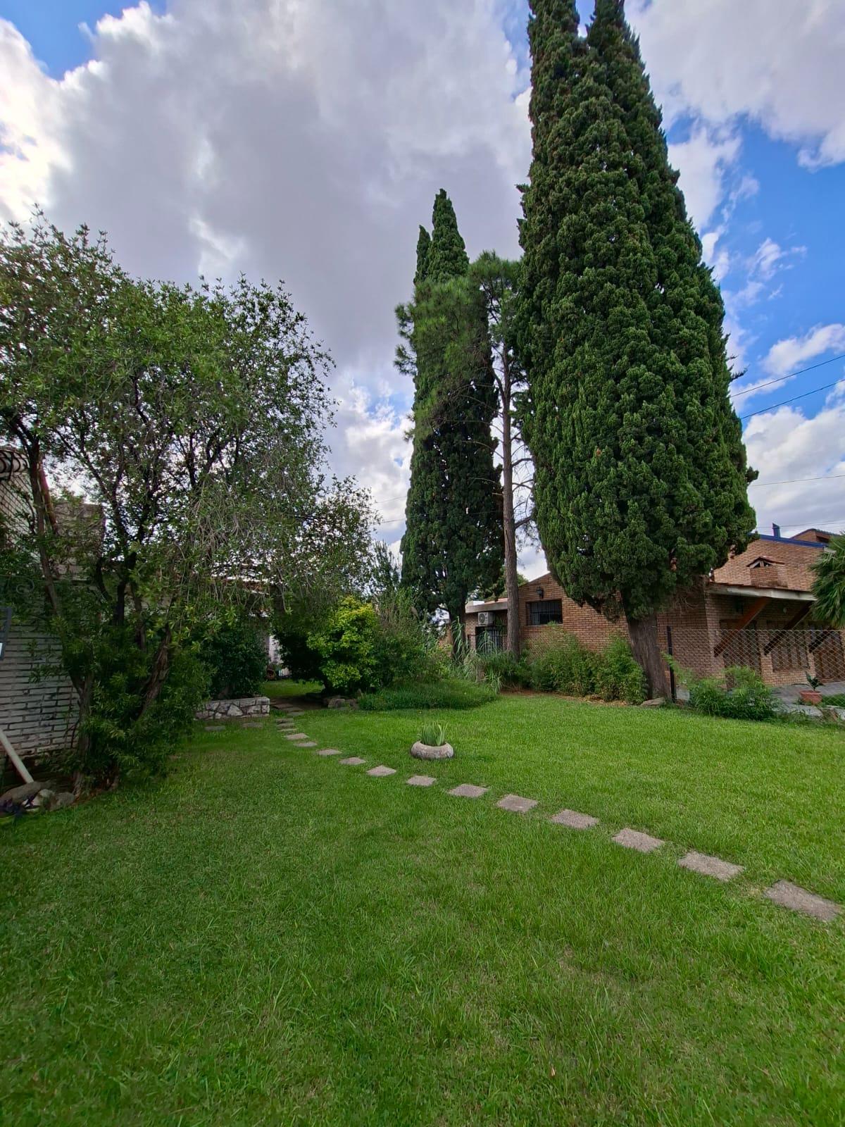 OPORTUNIDAD CERRO DE LAS ROSAS - CASA 6 DORM