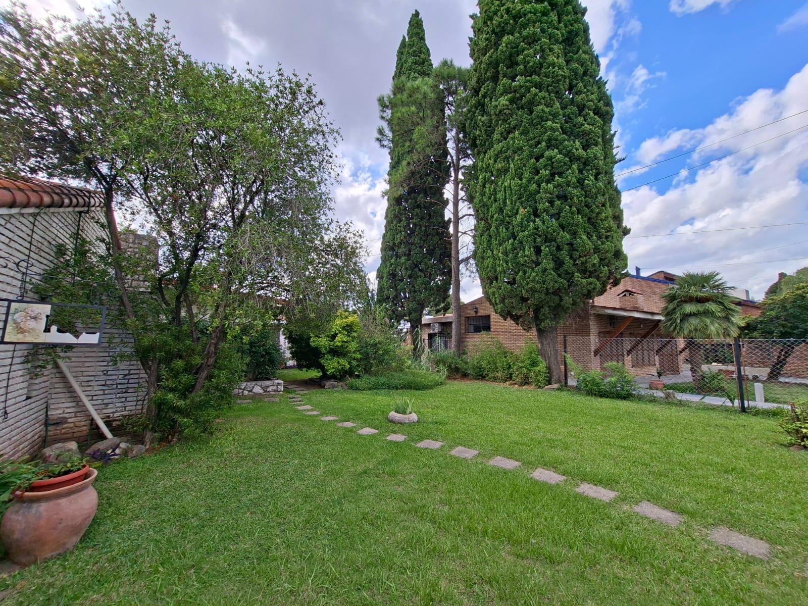 OPORTUNIDAD CERRO DE LAS ROSAS - CASA 6 DORM