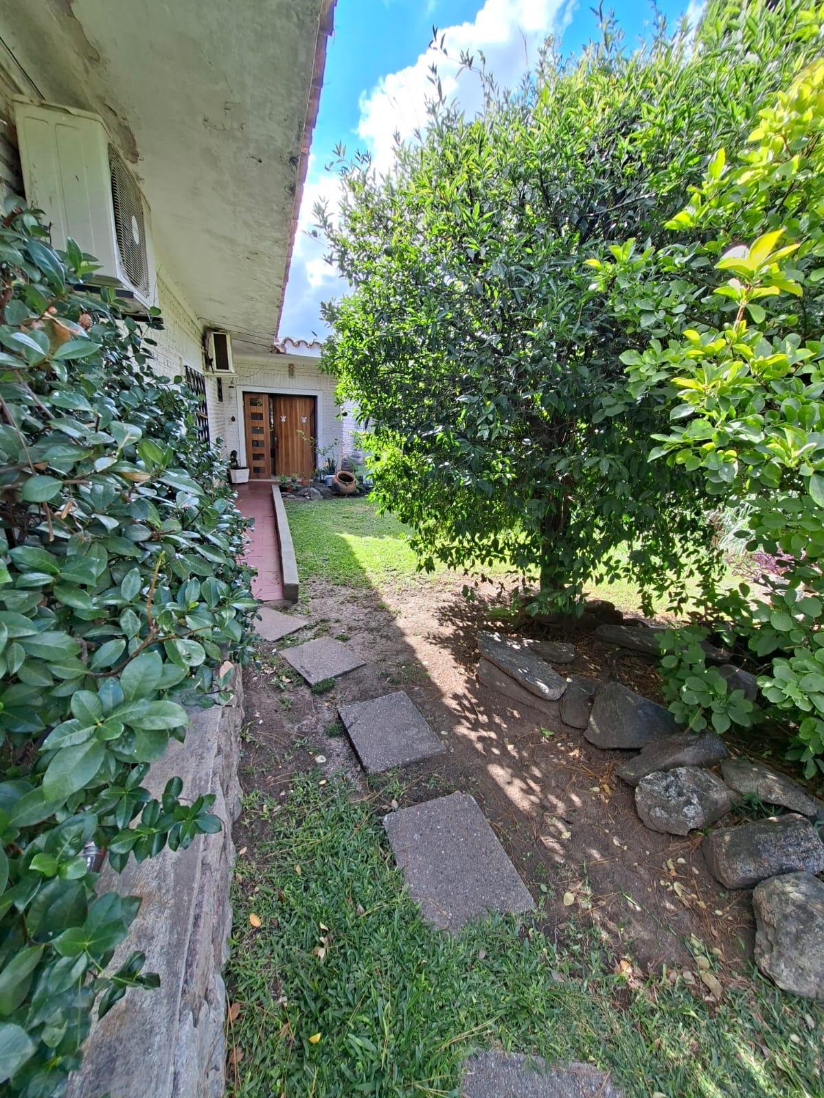 OPORTUNIDAD CERRO DE LAS ROSAS - CASA 6 DORM