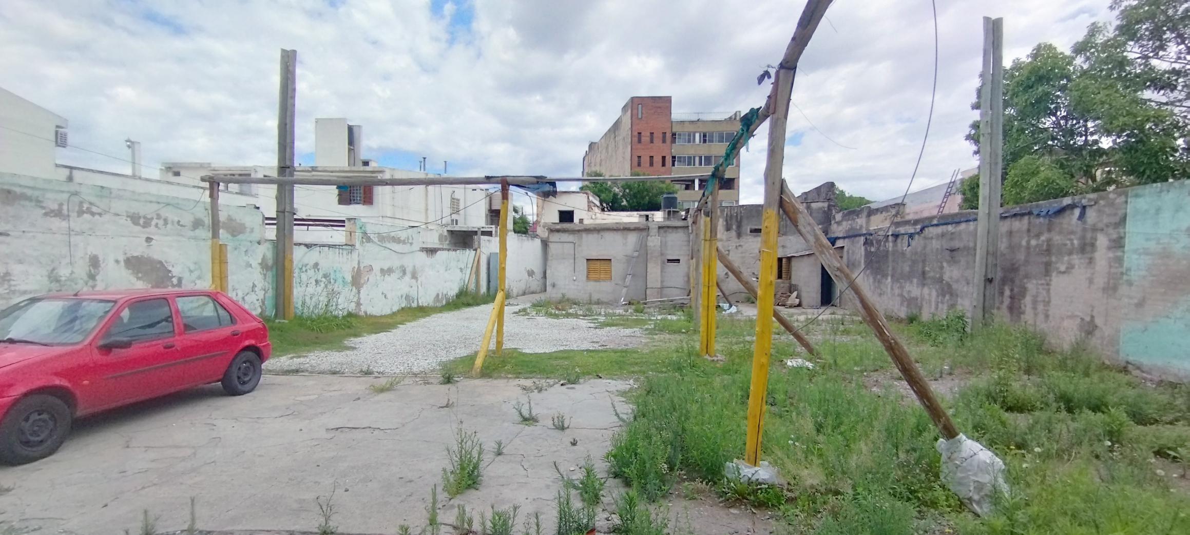 Terreno 450M para Alquiler sobre Av. Alem!