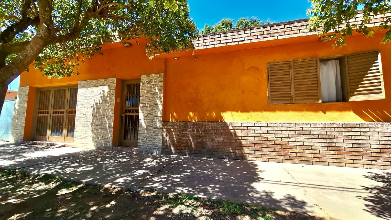 CASA 2 DORM.  LOCAL  ESQUINA C BAÑO - RIO SEGUNDO - CÓRDOBA