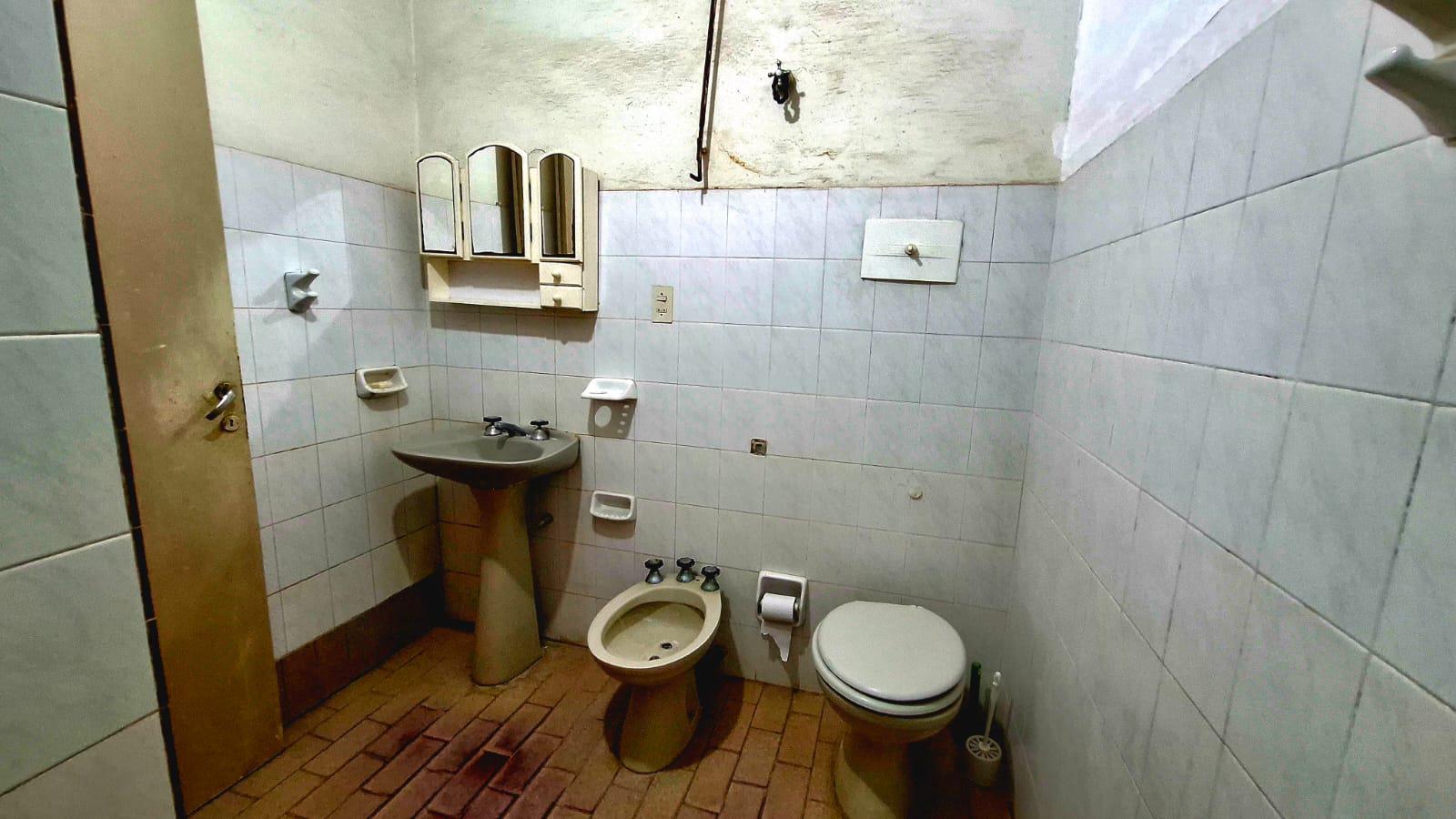 CASA 2 DORM.  LOCAL  ESQUINA C BAÑO - RIO SEGUNDO - CÓRDOBA