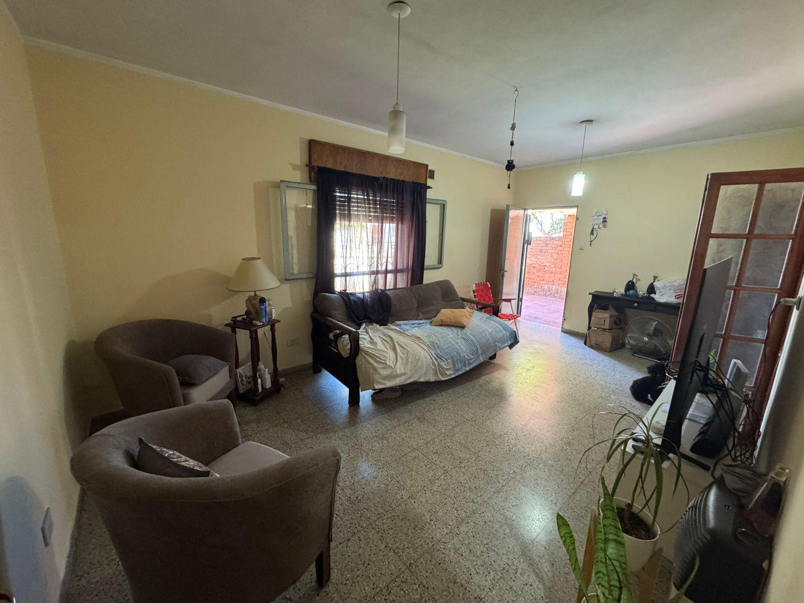 VENTA CASA  AMEGHINO NORTE - 3 DORMITORIOS Y DEPARTAMENTO COCHERA DOBLE