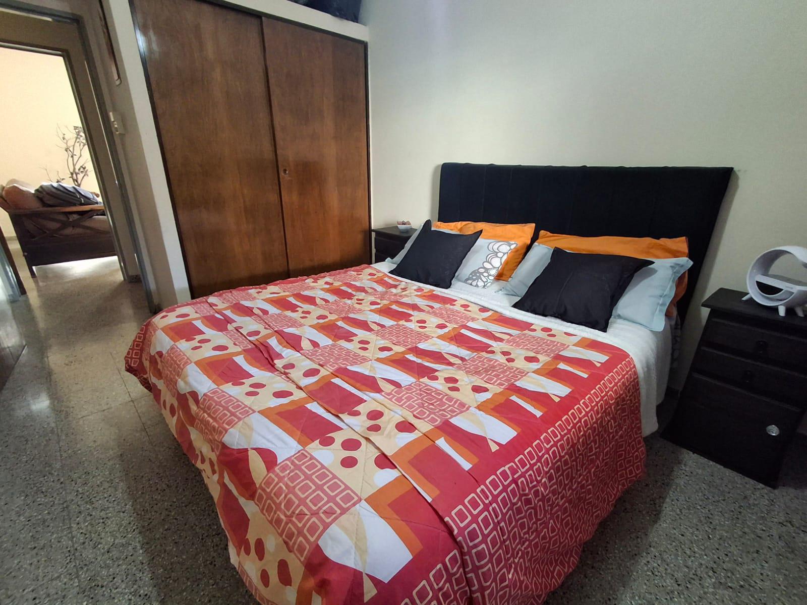 VENTA CASA  AMEGHINO NORTE - 3 DORMITORIOS Y DEPARTAMENTO COCHERA DOBLE