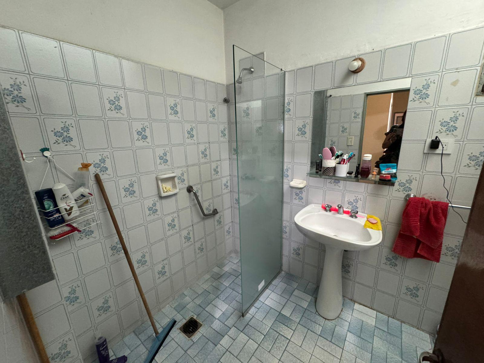 VENTA CASA  AMEGHINO NORTE - 3 DORMITORIOS Y DEPARTAMENTO COCHERA DOBLE