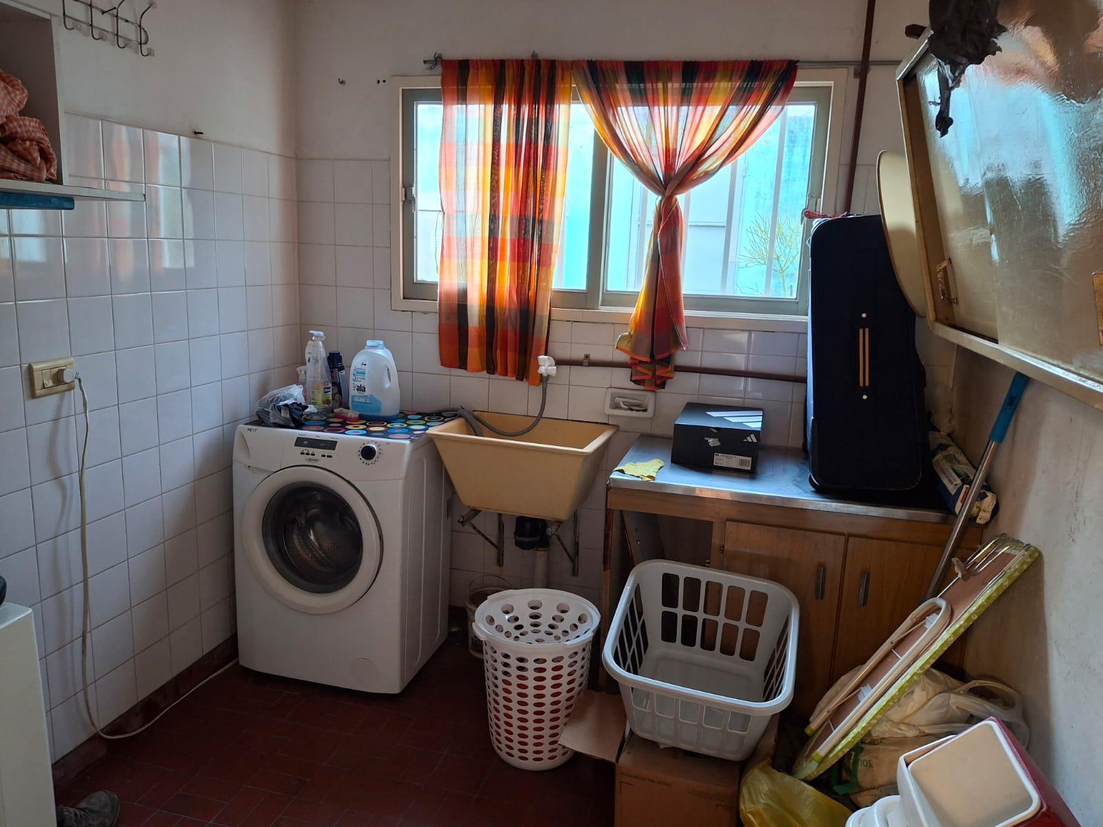 VENTA CASA  AMEGHINO NORTE - 3 DORMITORIOS Y DEPARTAMENTO COCHERA DOBLE