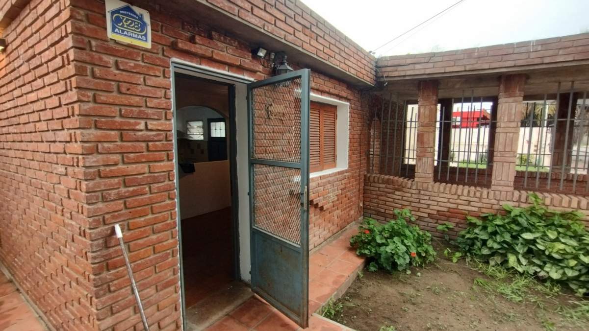 Amplia casa de 2 Dormitorios en Matienzo - Gran patio