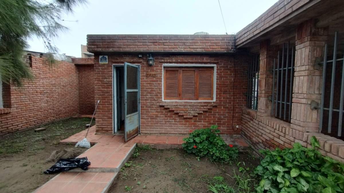 Amplia casa de 2 Dormitorios en Matienzo - Gran patio