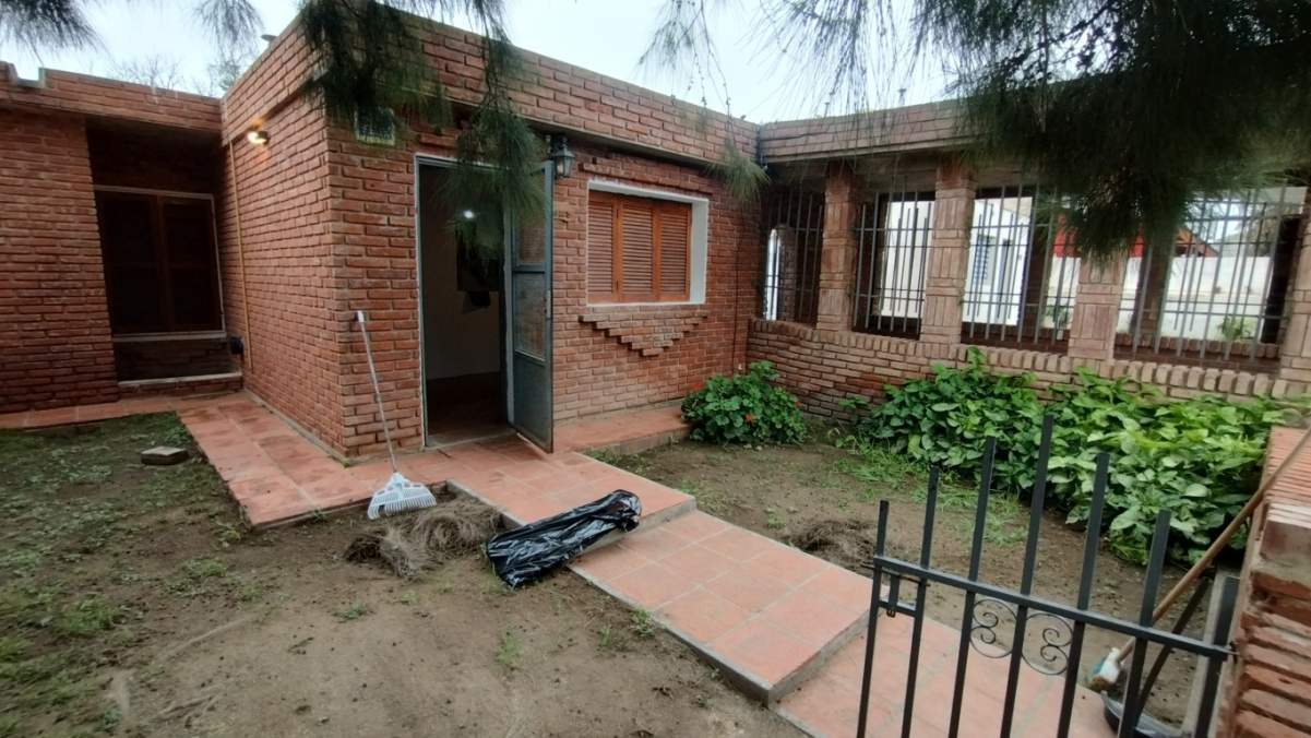 Amplia casa de 2 Dormitorios en Matienzo - Gran patio