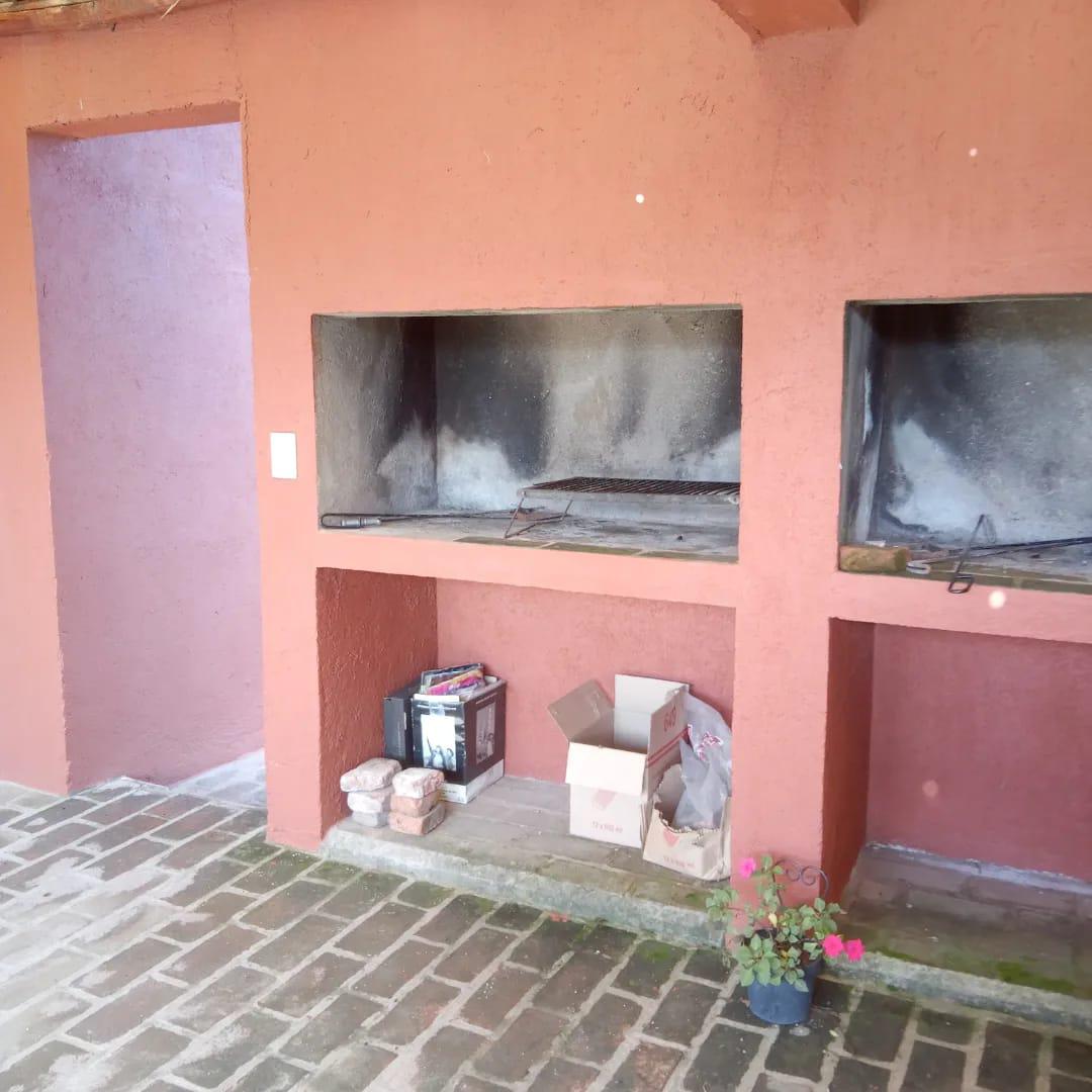 Alquiler permanente por 1 año, 1 dormitorio, cochera techada con asador