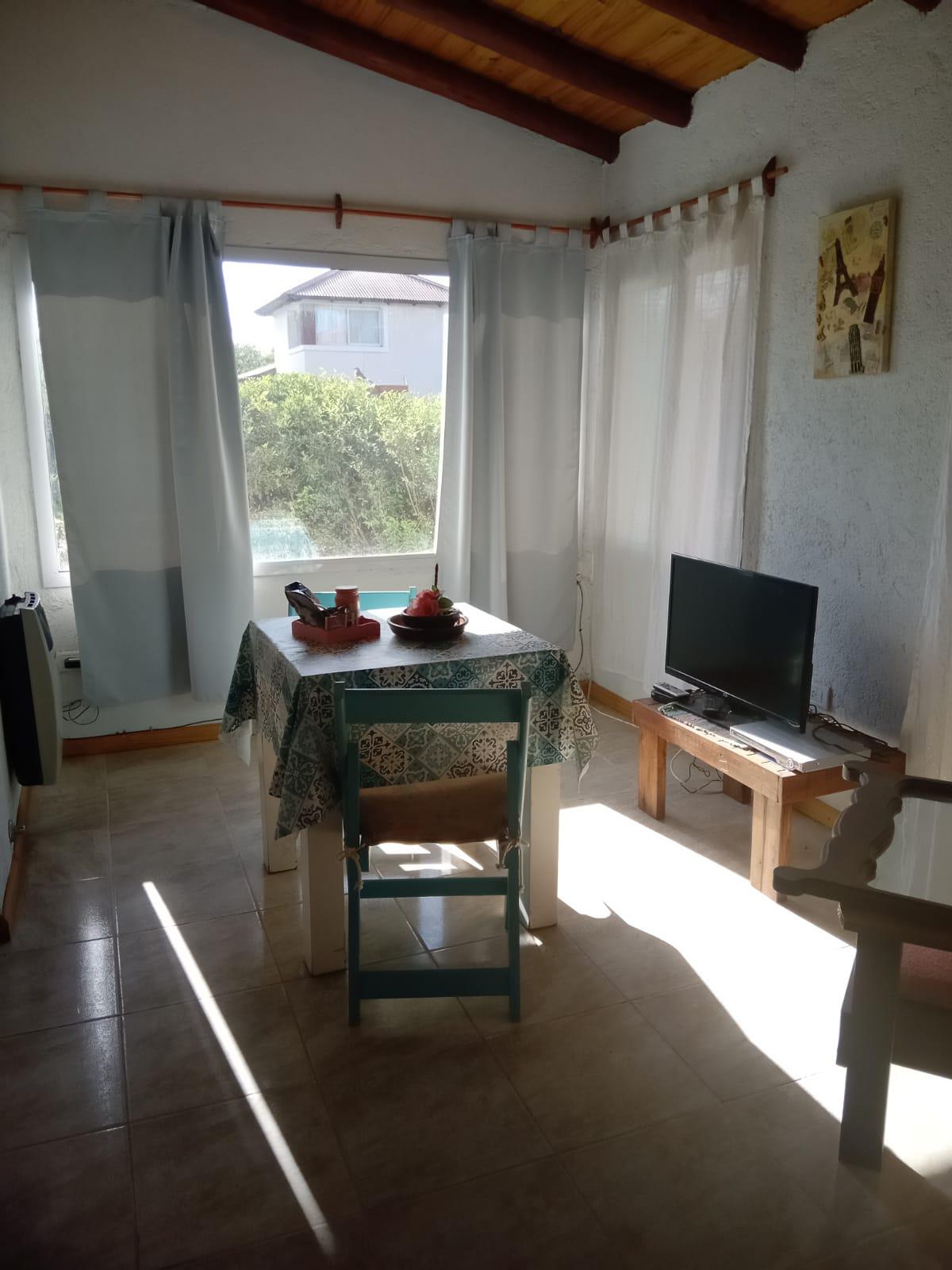 Alquiler permanente por 1 año, 1 dormitorio, cochera techada con asador