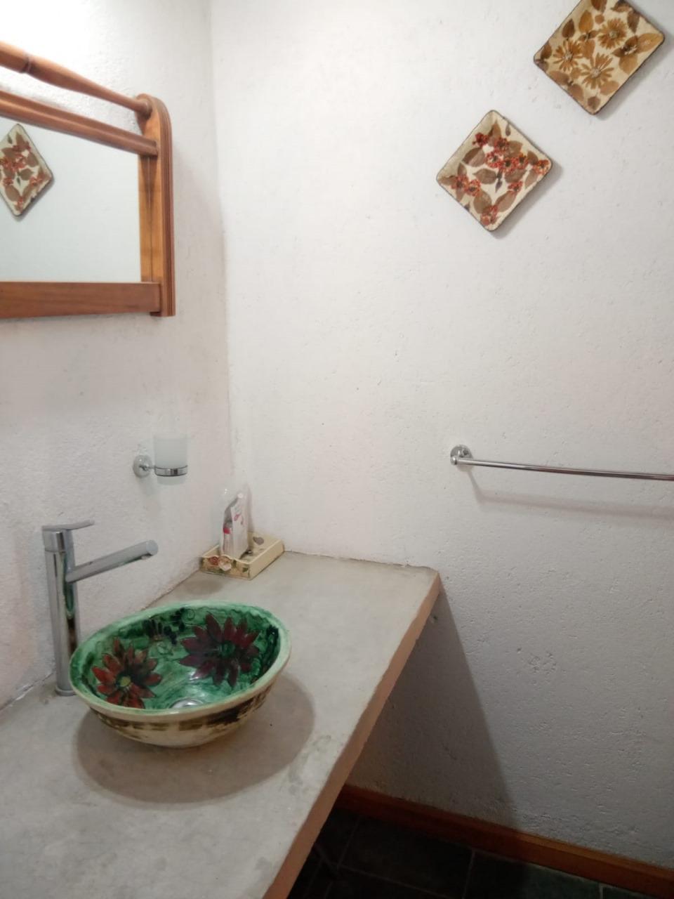 Alquiler permanente por 1 año, 1 dormitorio, cochera techada con asador