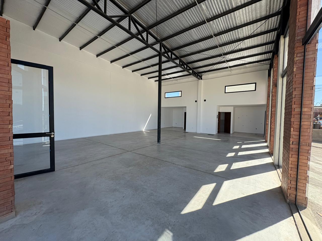 ALQUILER LOCAL COMERCIAL AMPLIO EN DOCTA APTO GASTRONOMIA