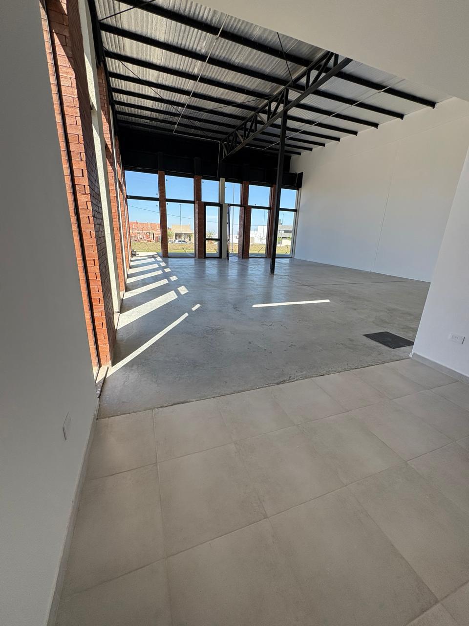 ALQUILER LOCAL COMERCIAL AMPLIO EN DOCTA APTO GASTRONOMIA