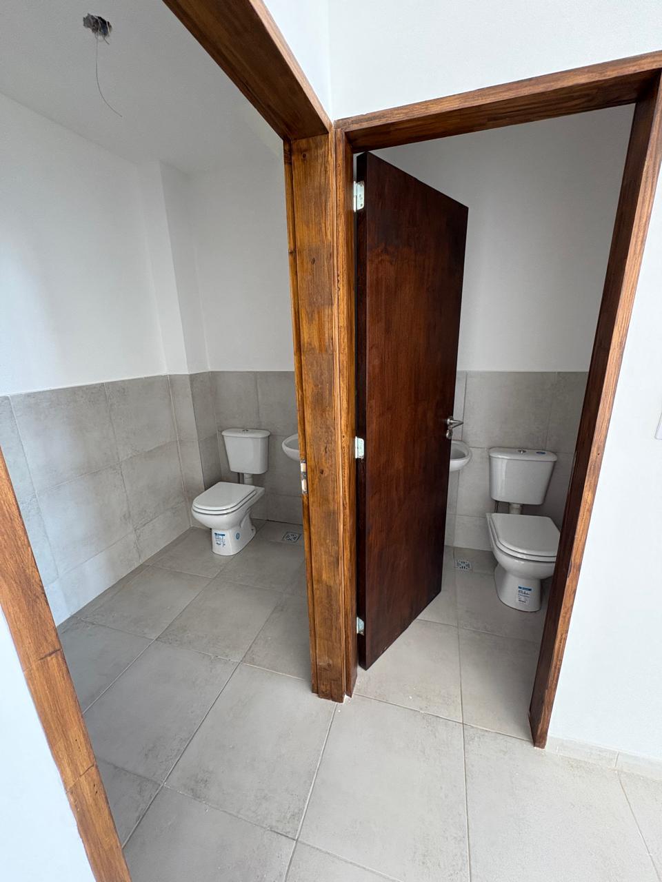 ALQUILER LOCAL COMERCIAL AMPLIO EN DOCTA APTO GASTRONOMIA