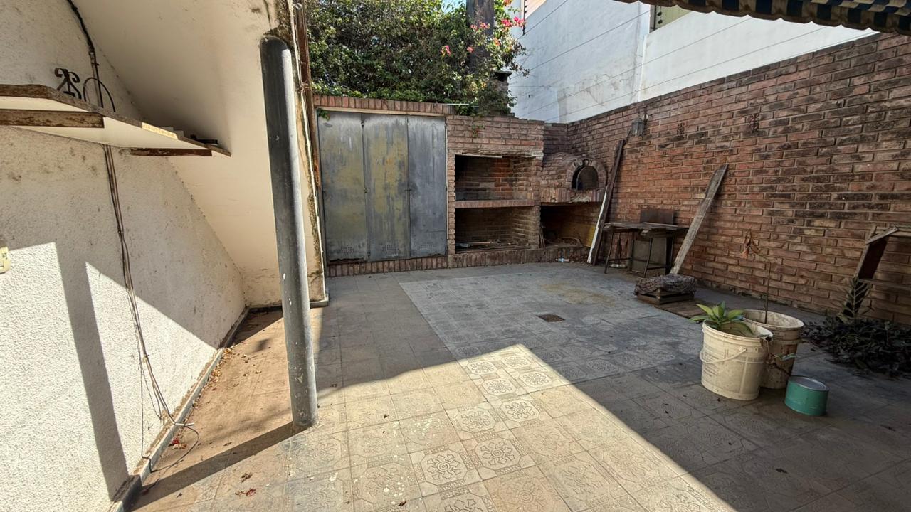 VENTA CASA 4 DORMITORIOS BARRIO MAIPU