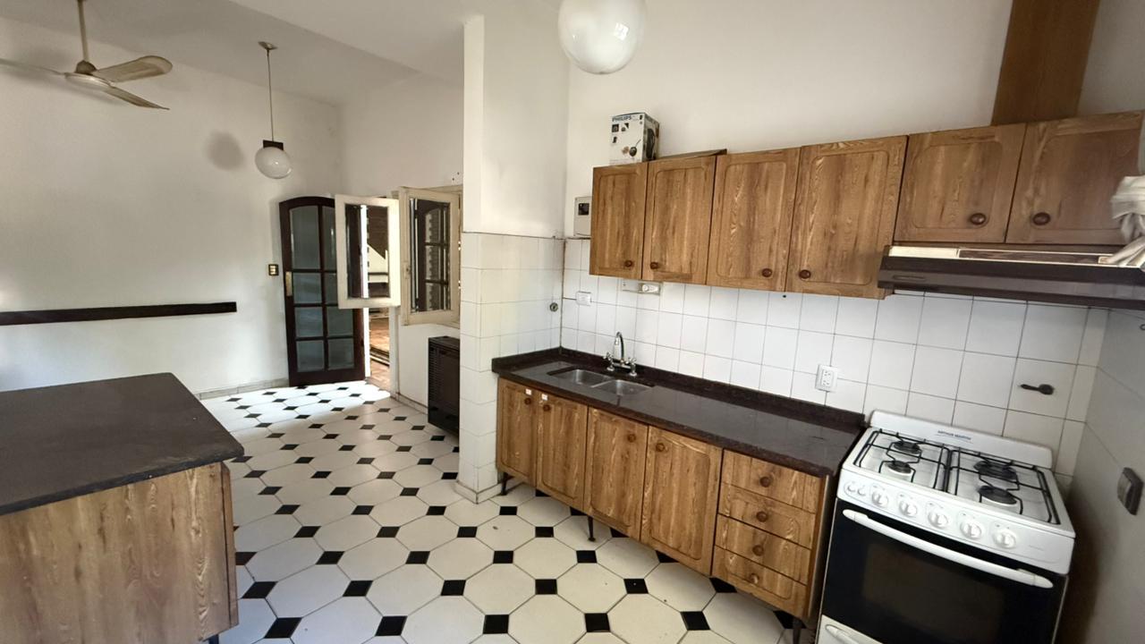 VENTA CASA 4 DORMITORIOS BARRIO MAIPU
