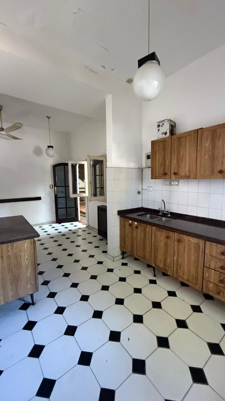 VENTA CASA 4 DORMITORIOS BARRIO MAIPU