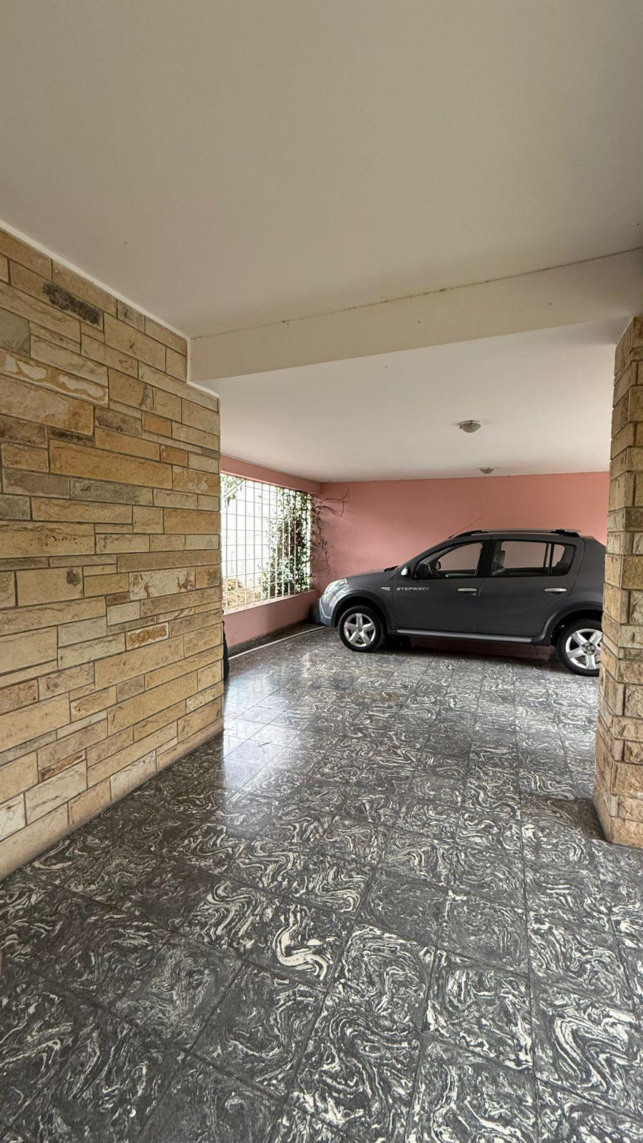 VENTA CASA ESQUINA 5 DORMITORIOS PISCINA EN VILLA CABRERA