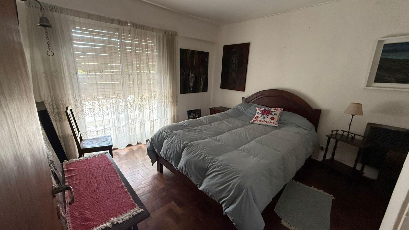 VENTA CASA ESQUINA 5 DORMITORIOS PISCINA EN VILLA CABRERA