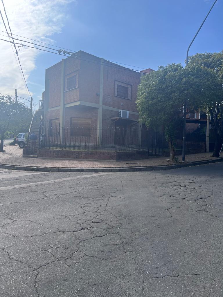 CASA VENTA 2DORMITORIOS LOCAL COMERCIAL PARQUE VELEZ SARSFIELD 290 M2