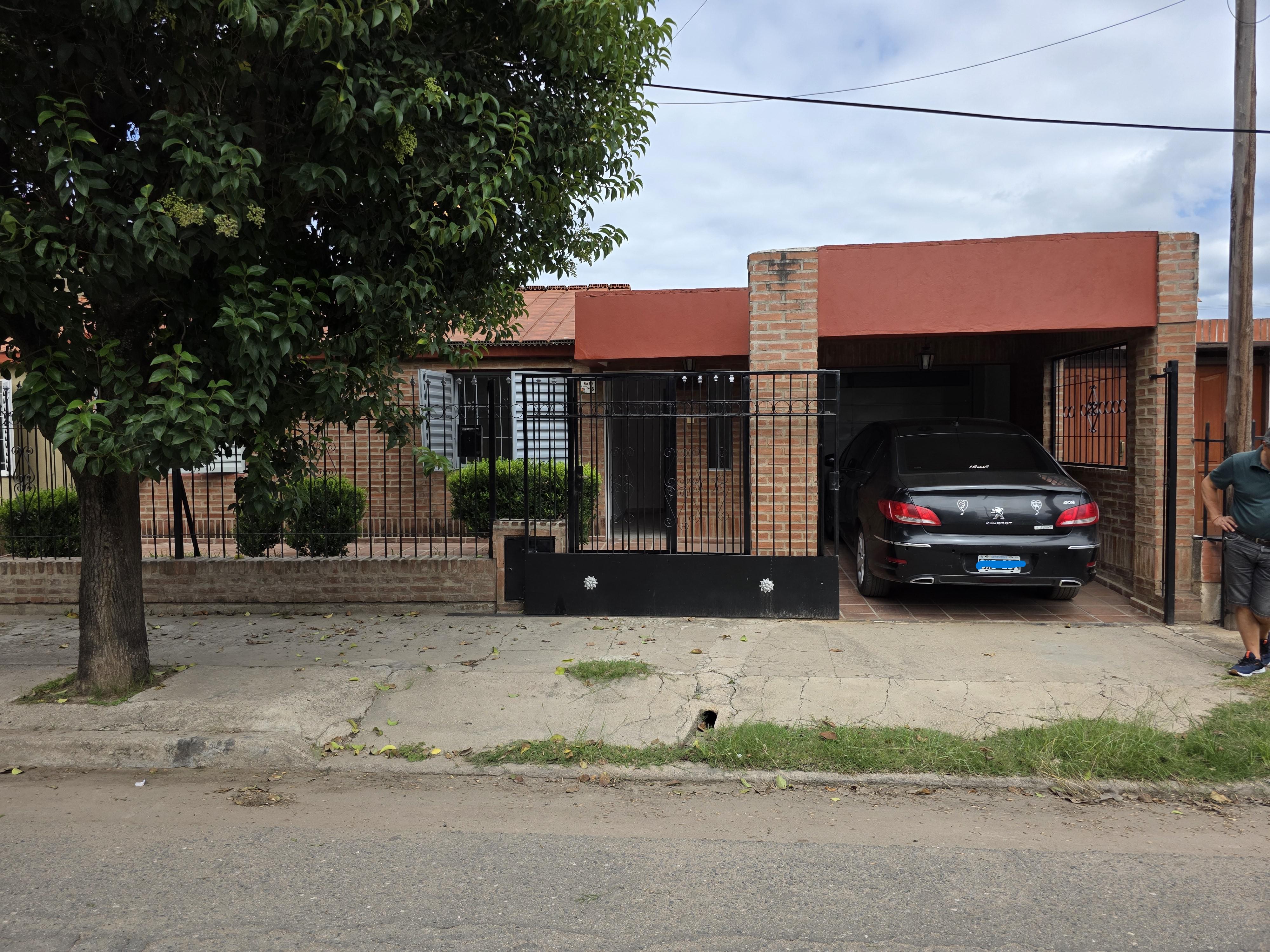 Vendo Casa Jose Ramon Peña 8561 de Barrio 16 de Noviembre Zona Arguello