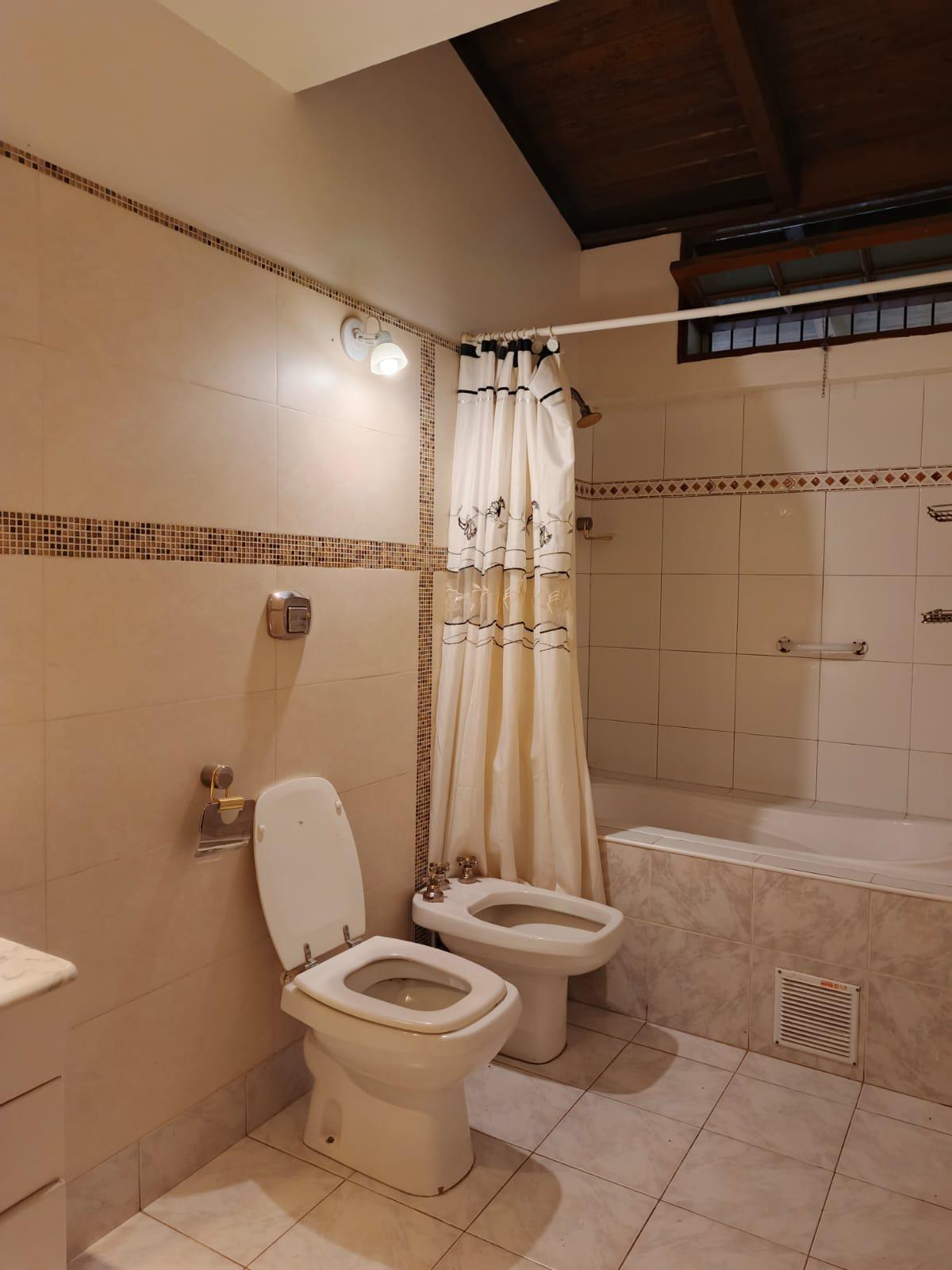 CASA EN ALQUILER GRANJA DE FUNES 3 DORM, PILETA QUINCHO Y GRAN PARQUE