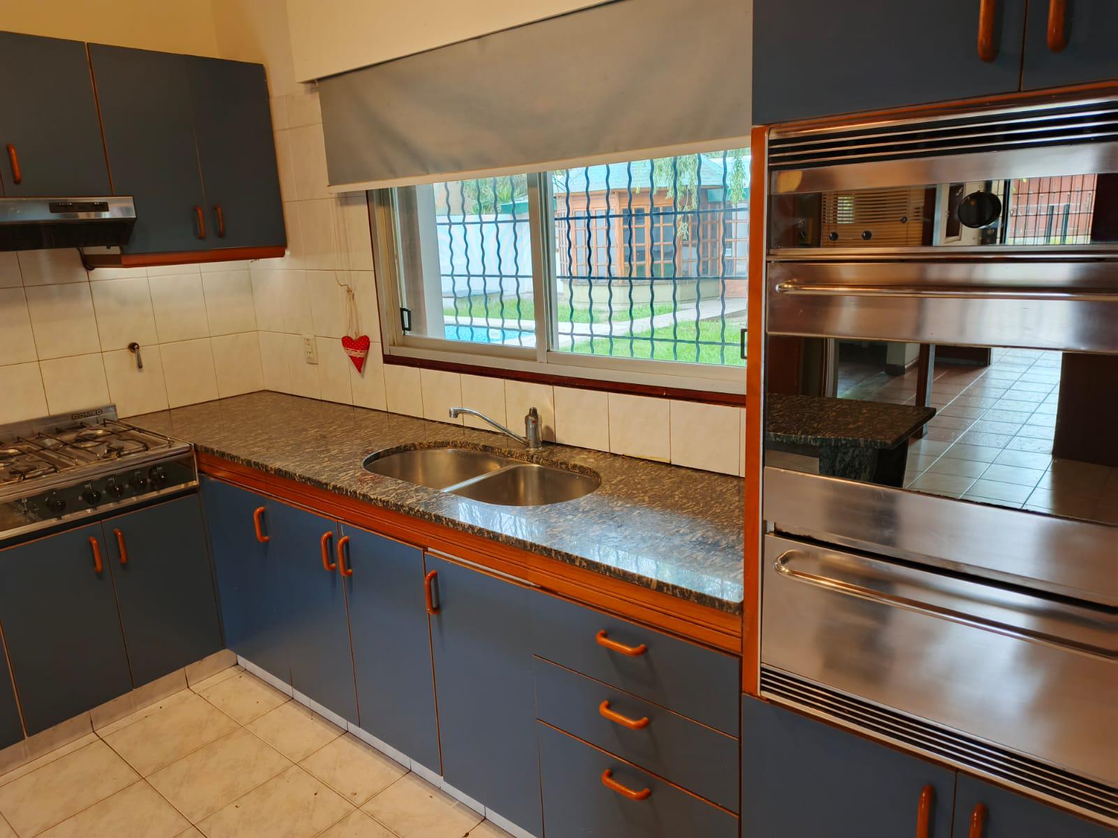 CASA EN ALQUILER GRANJA DE FUNES 3 DORM, PILETA QUINCHO Y GRAN PARQUE