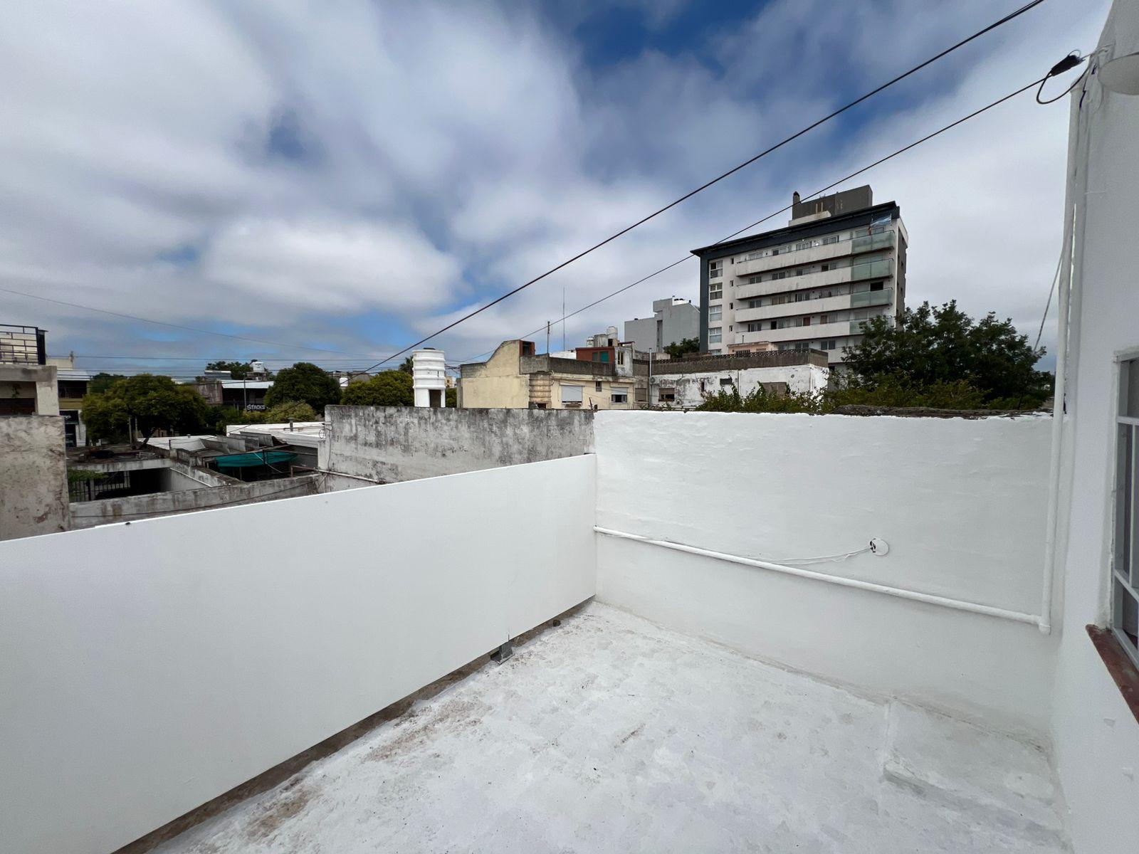 ALQUILO DPTO UN DORMITORIO CON TERRAZA - SOBRE AV. PUEYRREDON