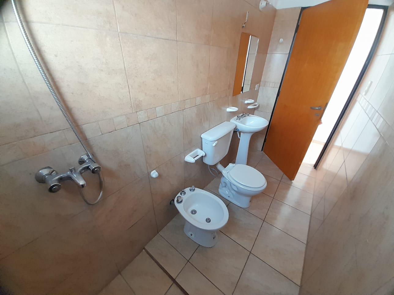 SAN NICOLAS - AV ALEM 2020 - DEPTO EN PA 2 DORMITORIOS EN ALQUILER