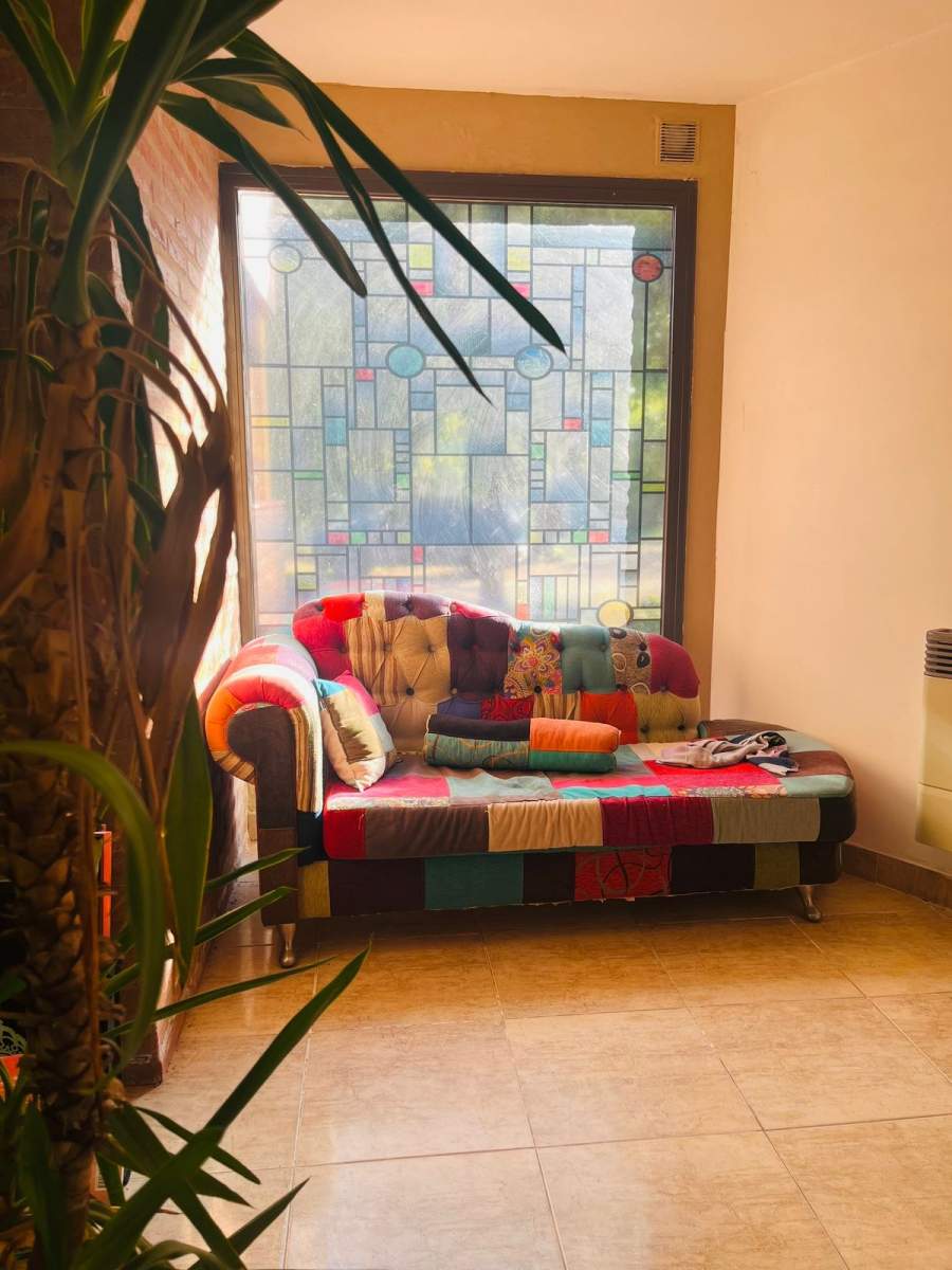 ALQUILER CASA EN COUNTRY CAUSANA - ESPACIOS AMPLIOS, PILETA Y QUINCHO