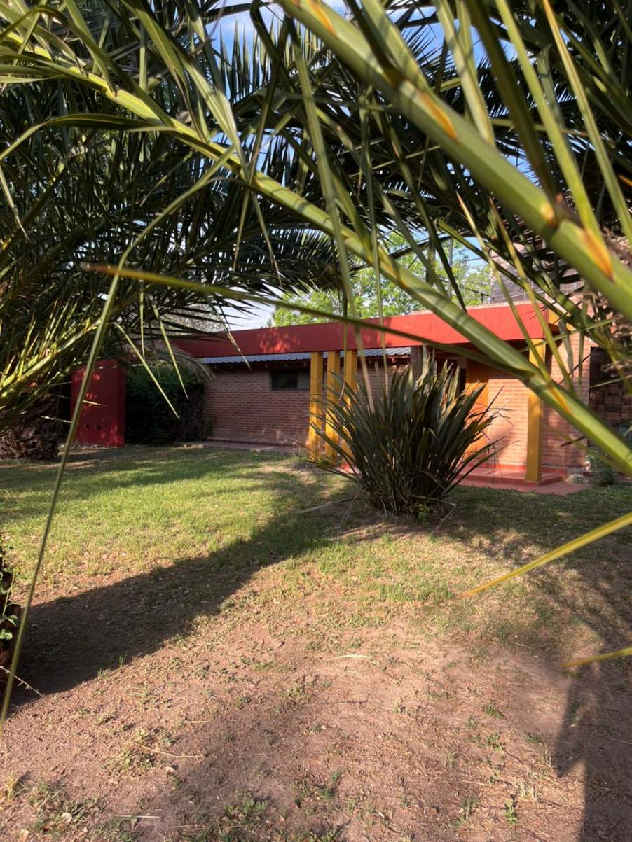 ALQUILER CASA EN COUNTRY CAUSANA - ESPACIOS AMPLIOS, PILETA Y QUINCHO