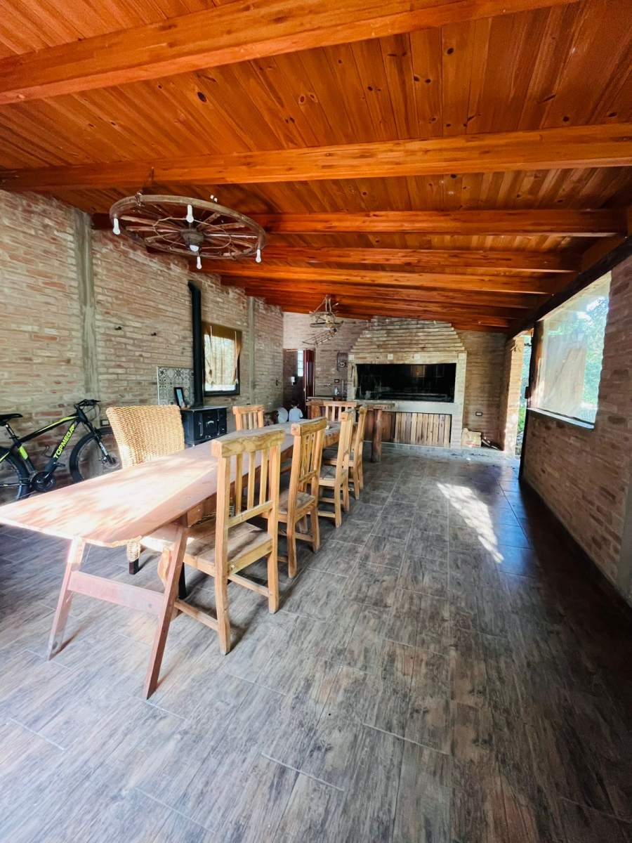 ALQUILER CASA EN COUNTRY CAUSANA - ESPACIOS AMPLIOS, PILETA Y QUINCHO