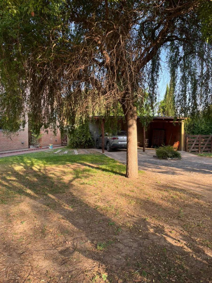 ALQUILER CASA EN COUNTRY CAUSANA - ESPACIOS AMPLIOS, PILETA Y QUINCHO
