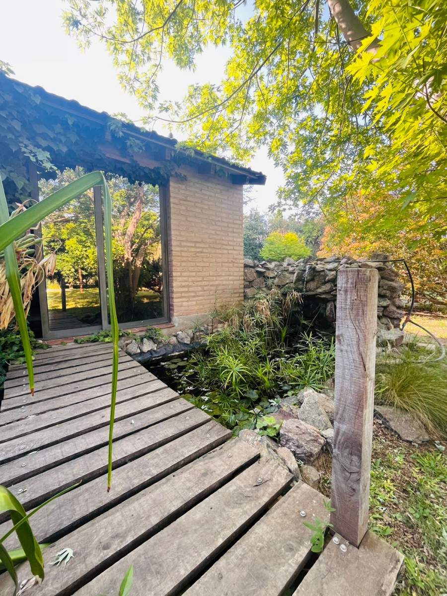 ALQUILER CASA EN COUNTRY CAUSANA - ESPACIOS AMPLIOS, PILETA Y QUINCHO