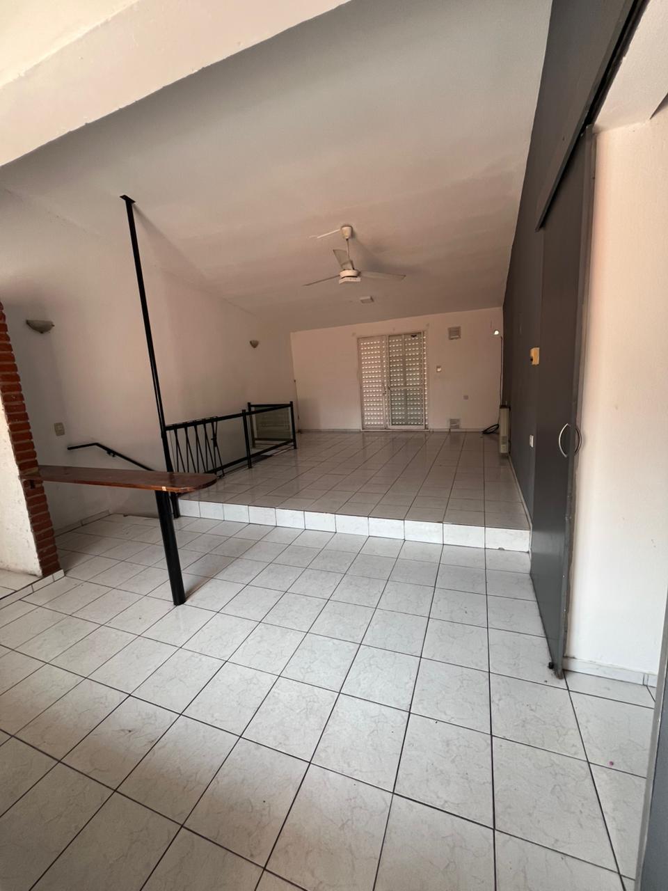 CASA EN ALQUILER EN PLANTA ALTA BARRIO VILLA CABRERA