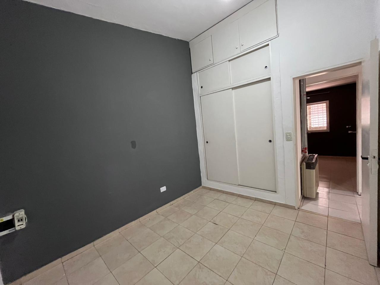 CASA EN ALQUILER EN PLANTA ALTA BARRIO VILLA CABRERA