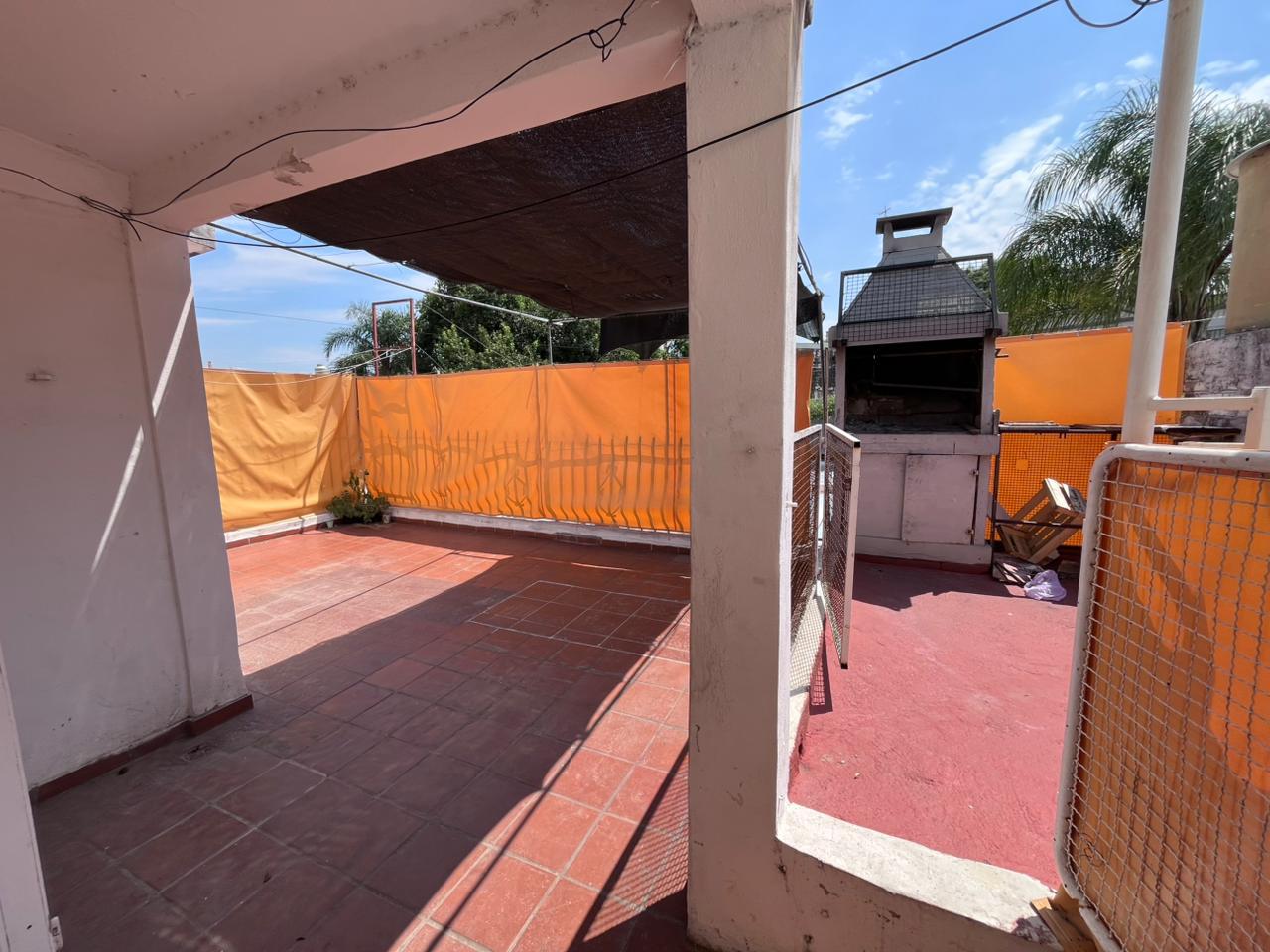 CASA EN ALQUILER EN PLANTA ALTA BARRIO VILLA CABRERA