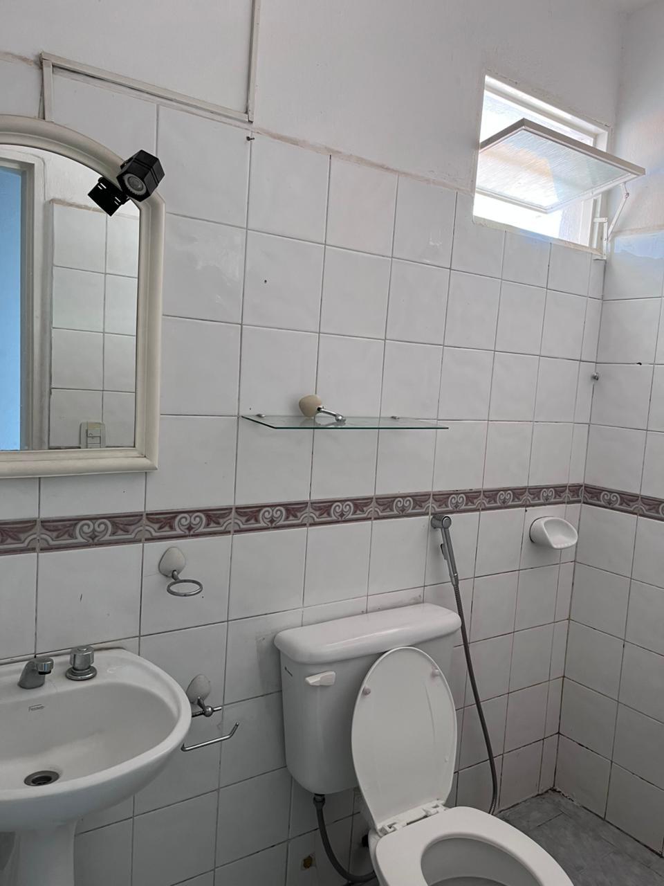 CASA EN ALQUILER EN PLANTA ALTA BARRIO VILLA CABRERA