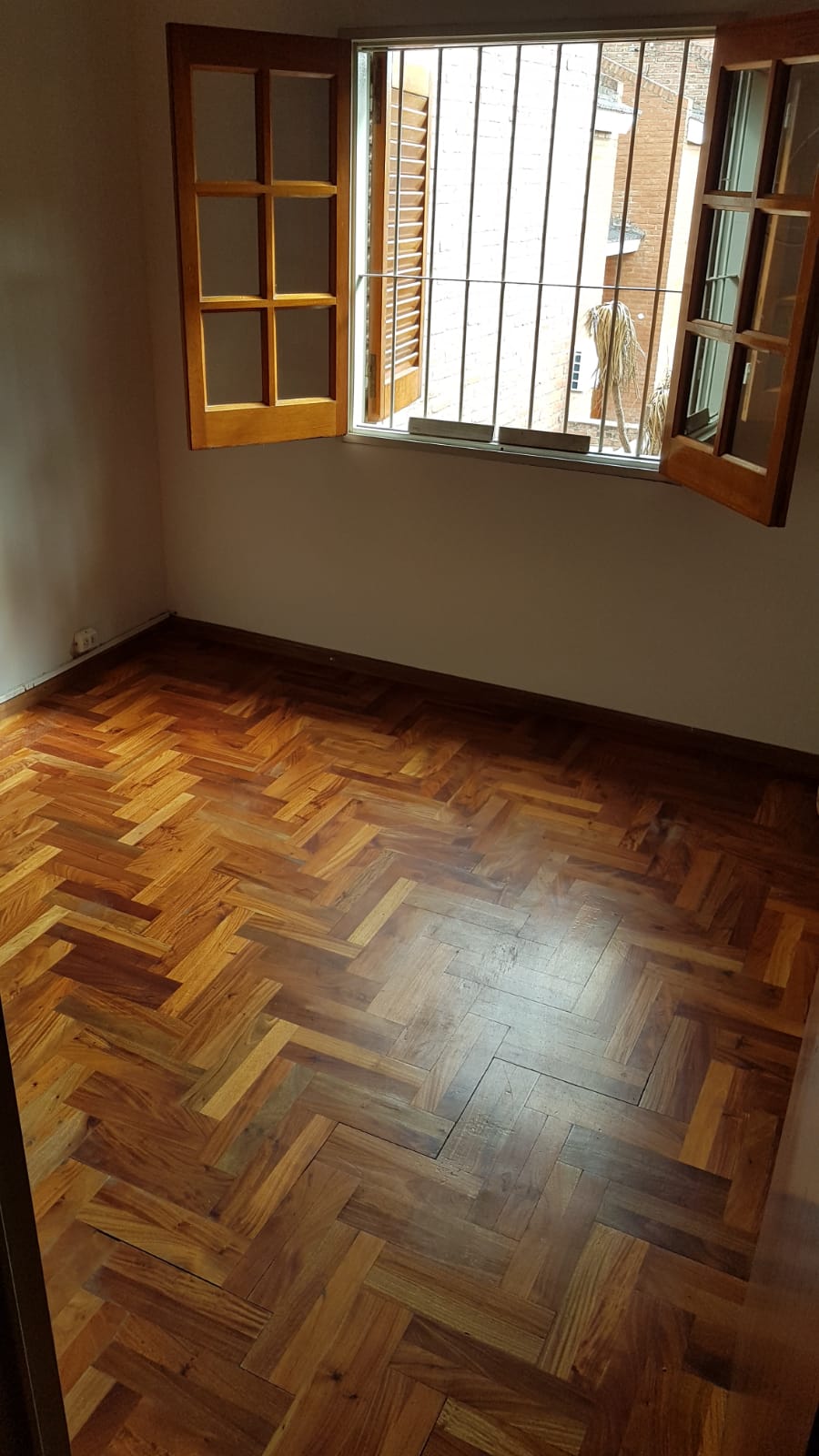 ZONA SUR. SAN FERNANDO. DUPLEX TRES DORMITORIOS. COCHERA PATIO. $1.350.000.-