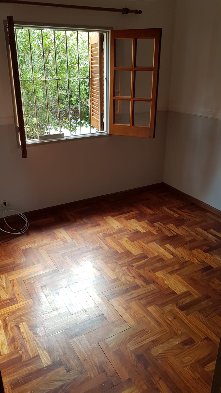 ZONA SUR. SAN FERNANDO. DUPLEX TRES DORMITORIOS. COCHERA PATIO. $1.350.000.-