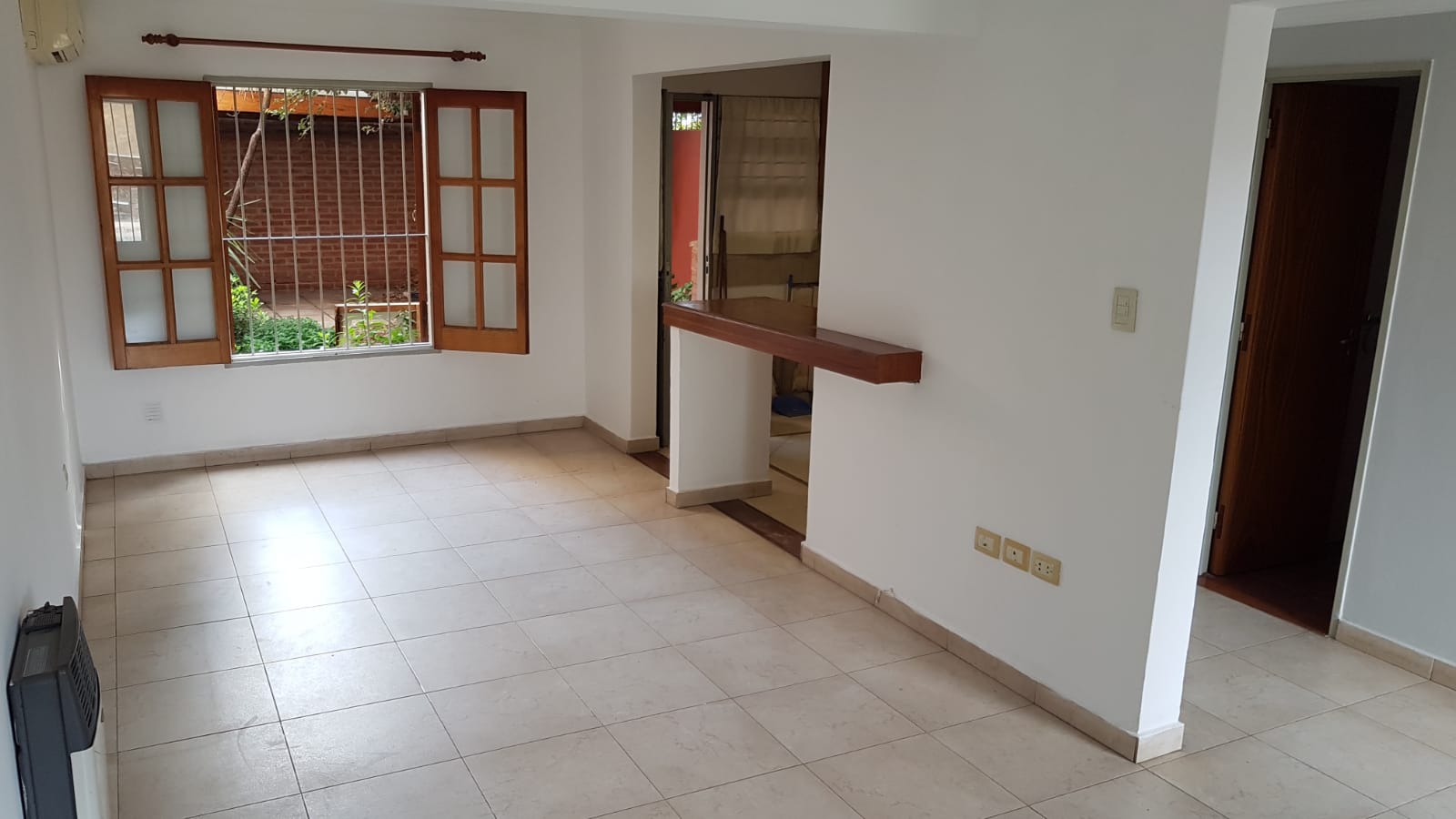 ZONA SUR. SAN FERNANDO. DUPLEX TRES DORMITORIOS. COCHERA PATIO. $1.350.000.-