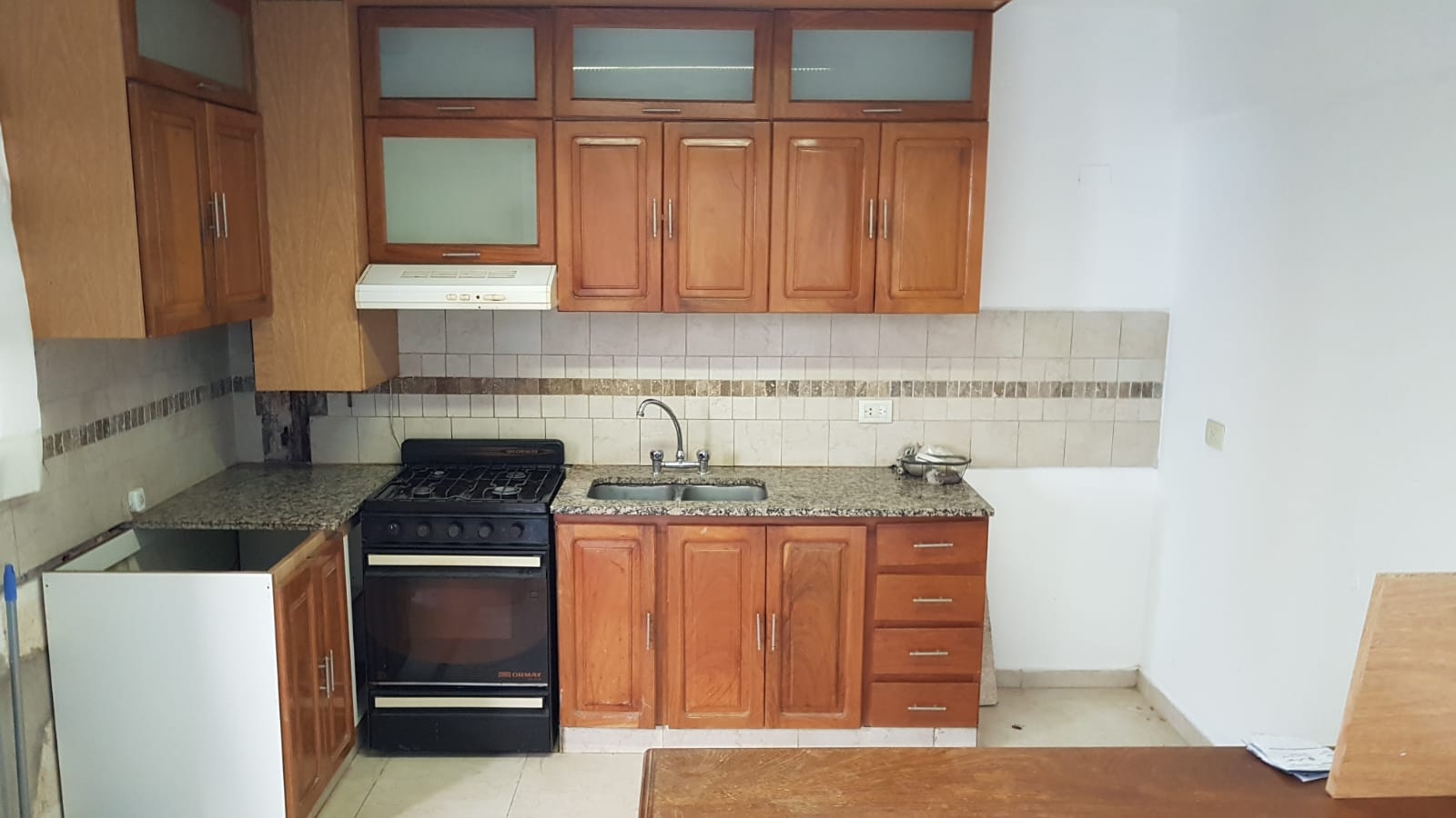 ZONA SUR. SAN FERNANDO. DUPLEX TRES DORMITORIOS. COCHERA PATIO. $1.350.000.-