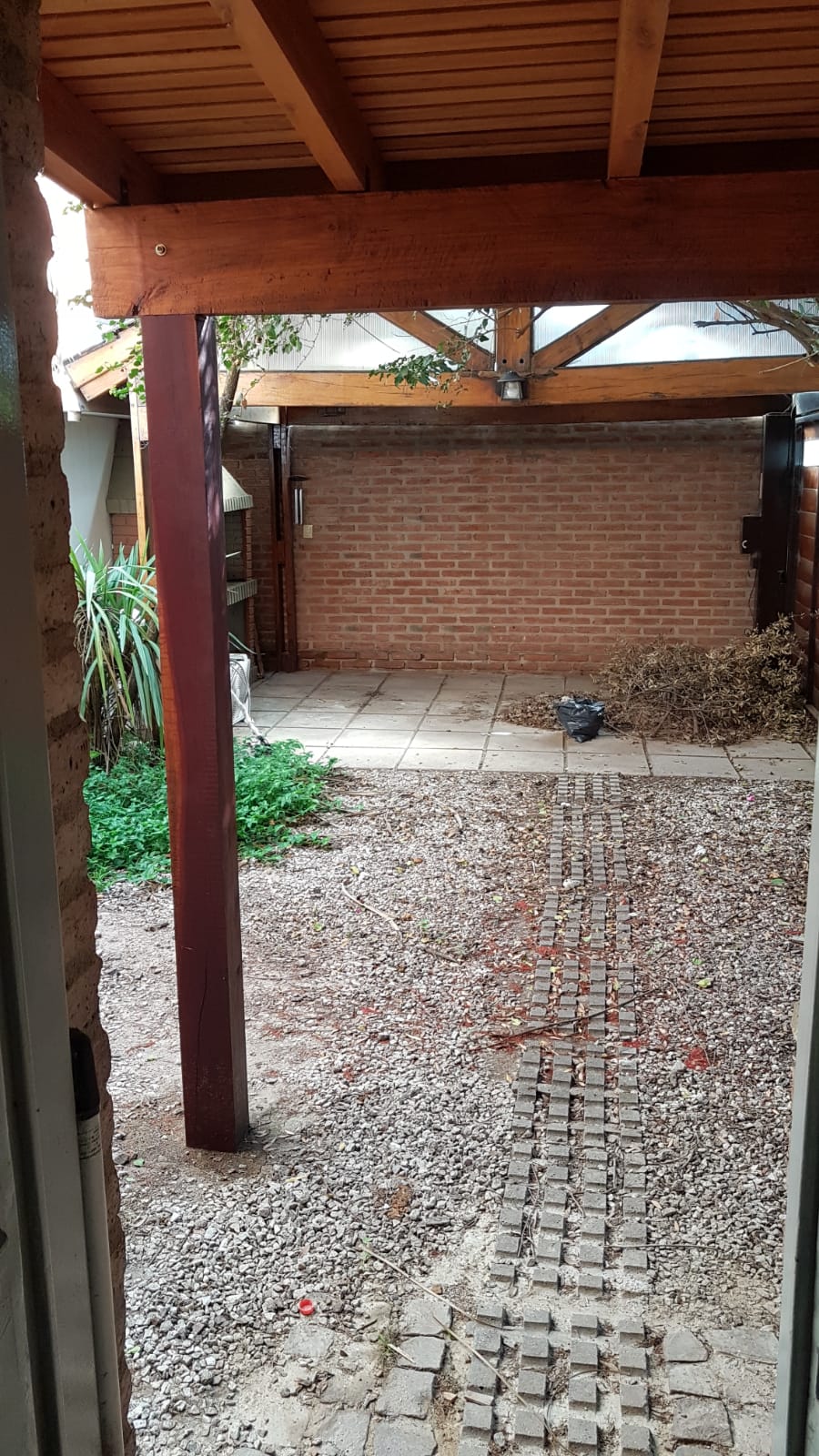 ZONA SUR. SAN FERNANDO. DUPLEX TRES DORMITORIOS. COCHERA PATIO. $1.350.000.-