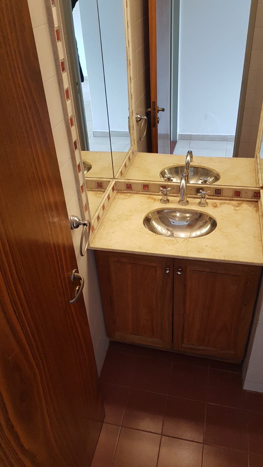 ZONA SUR. SAN FERNANDO. DUPLEX TRES DORMITORIOS. COCHERA PATIO. $1.350.000.-