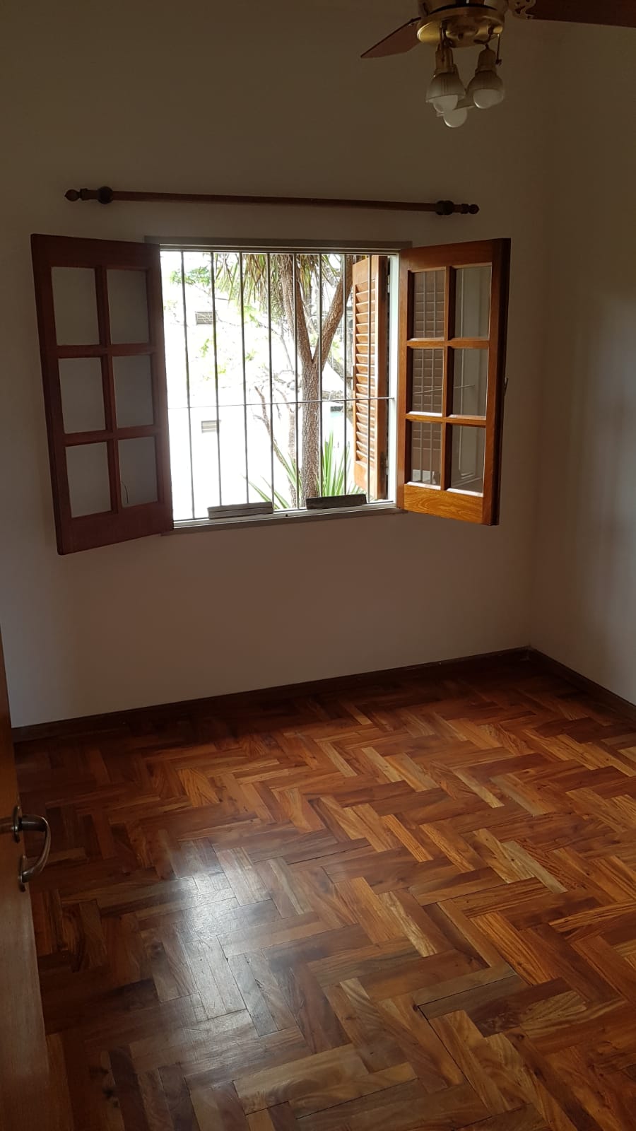 ZONA SUR. SAN FERNANDO. DUPLEX TRES DORMITORIOS. COCHERA PATIO. $1.350.000.-