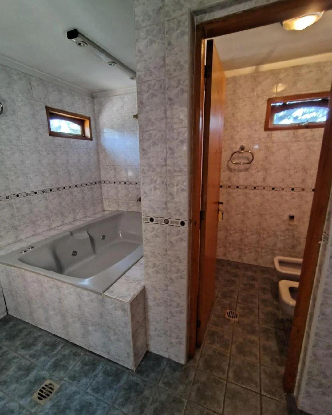 VENDO DUPLEX 4 DORMITORIOS B ESCOBAR