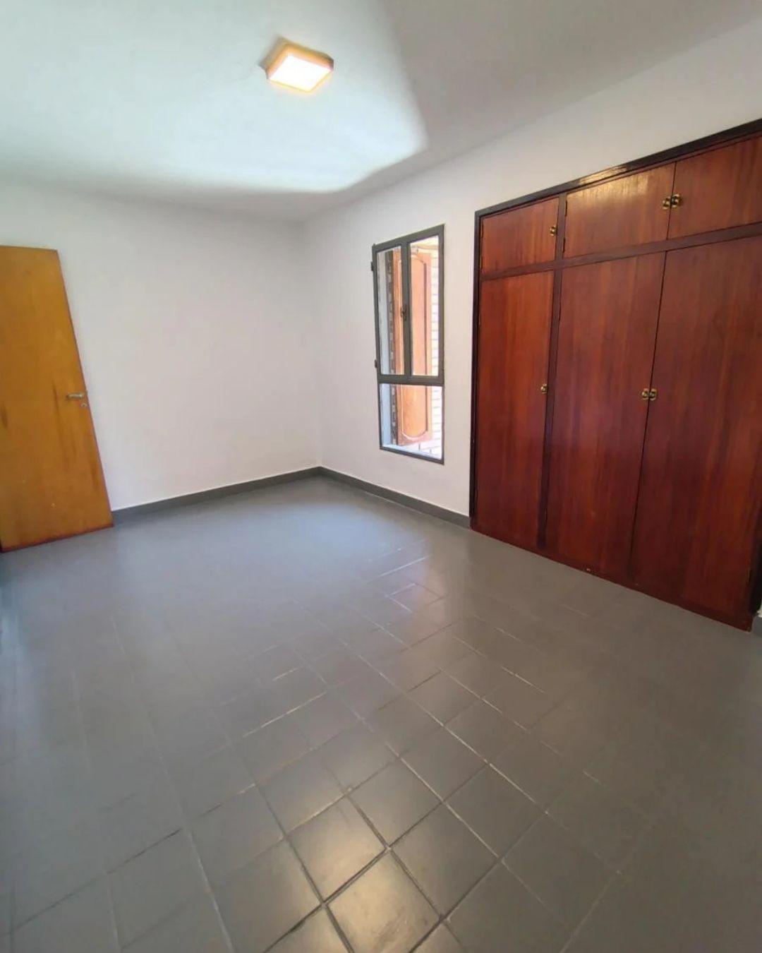 VENDO DUPLEX 4 DORMITORIOS B ESCOBAR
