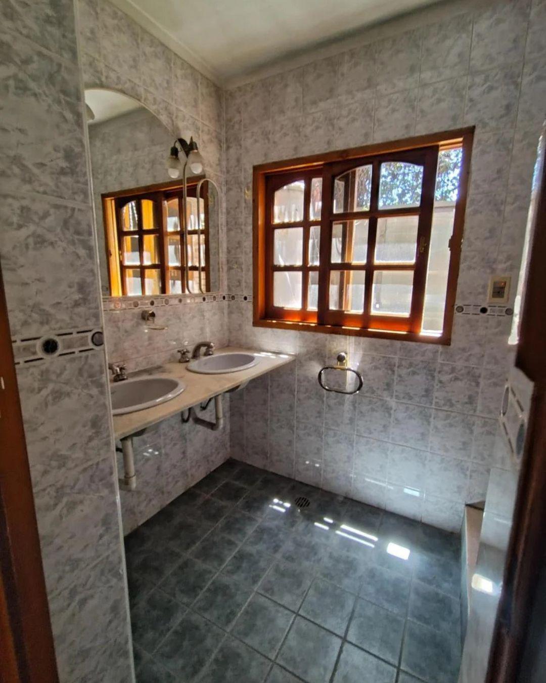 VENDO DUPLEX 4 DORMITORIOS B ESCOBAR