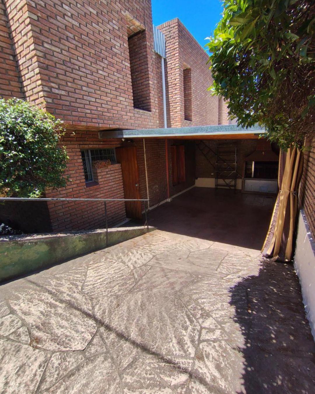 VENDO DUPLEX 4 DORMITORIOS B ESCOBAR